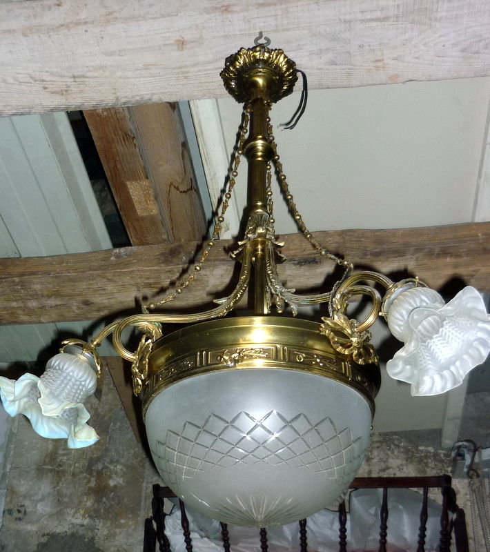 PLAFONNIER ANCIEN, pour 4 empoules. 110 Verg�ze (30)