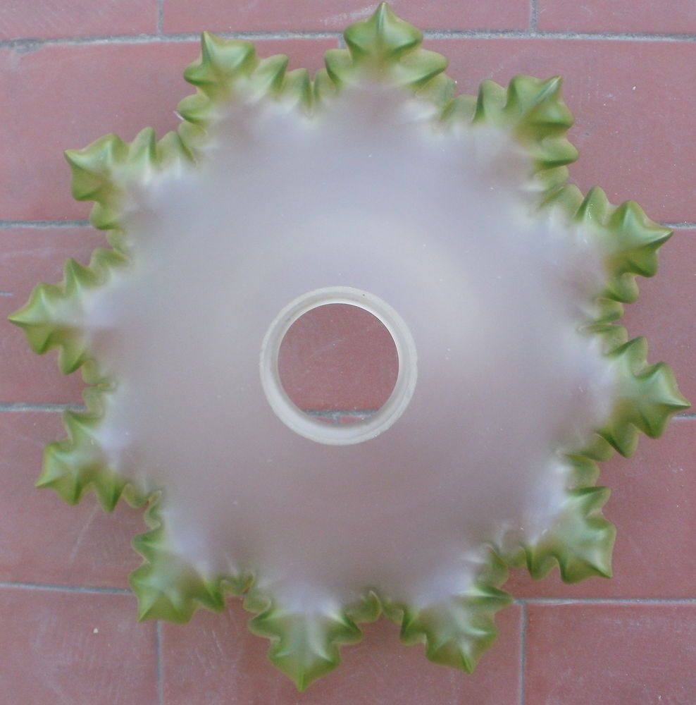 plafonnier corolle, abat jour verre blanc, rebords dentelle 12 Montauban (82)