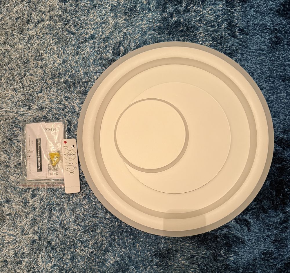 Plafonnier design et versatile avec sa t�l�commande 55 Lorient (56)