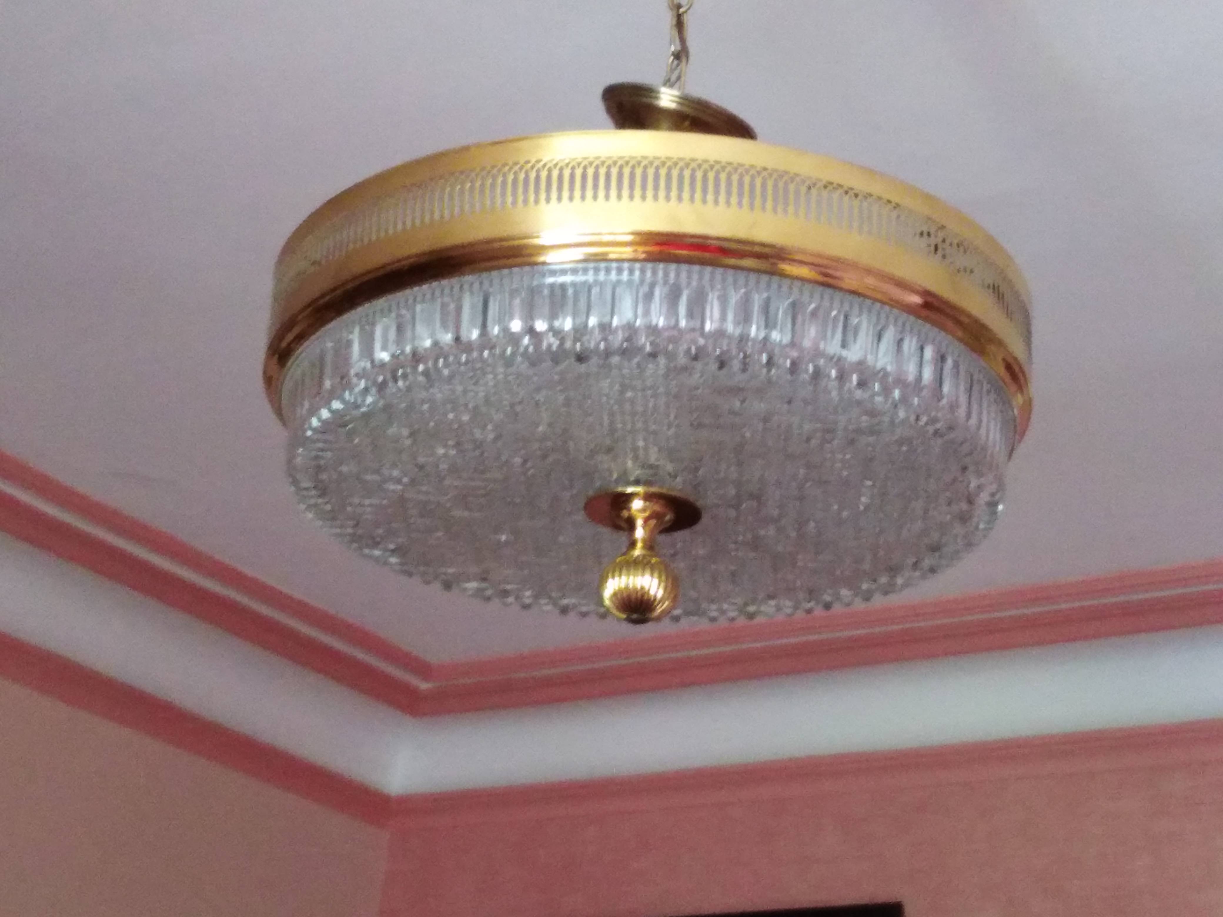 Plafonnier �l�gant Dor� avec cristal Taill� 350 Nevers (58)