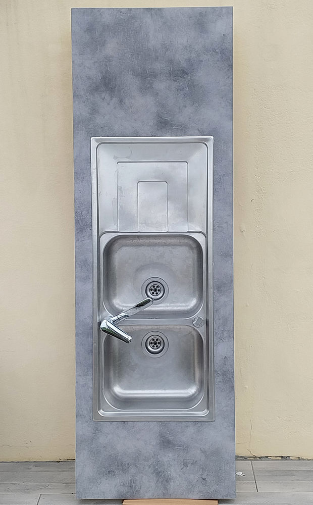 Plan de travail + �vier double avec �goutoire+ robinetterie 60 La Roche-sur-Yon (85)