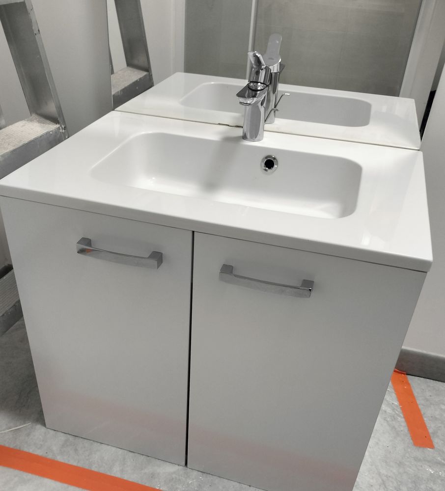 Plan vasque avec mitigeur + meuble 150 Nantes (44)