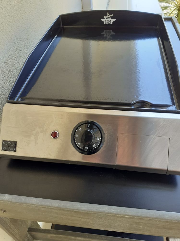 PLANCHA ELECTRIQUE AVEC TABLE ROULANTE 150 Mimizan (40)