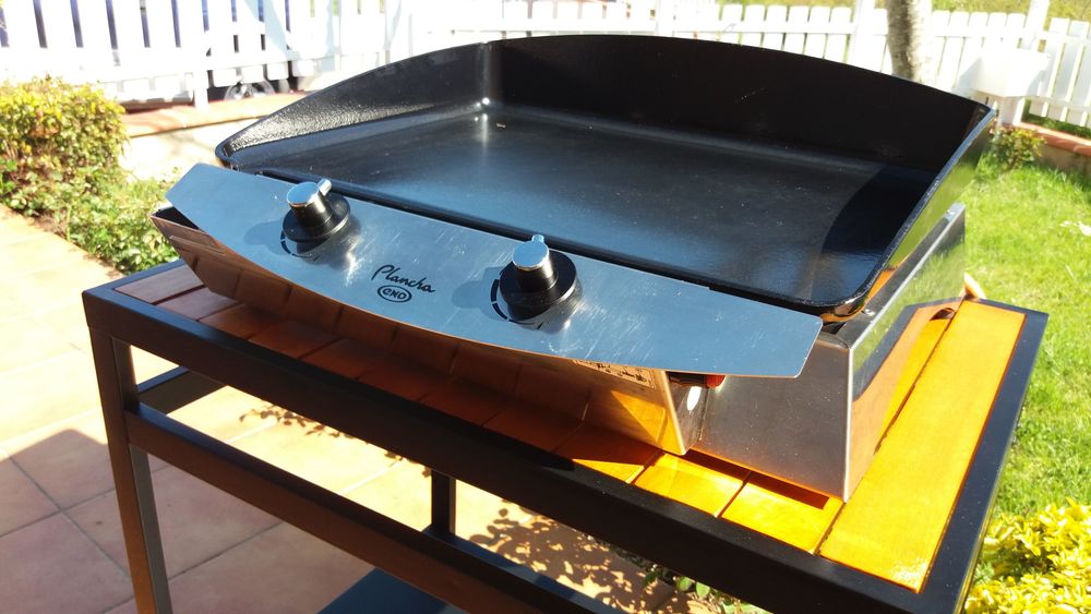 PLANCHA GAZ  MANIA 60 INOX marque ENO. 
Avec table & housse 280 Monesti�s (81)