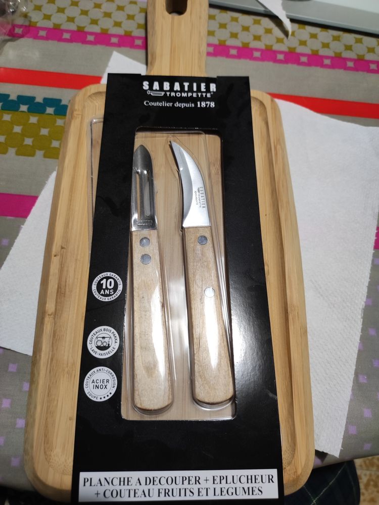 Planche � d�couper avec �plucheur et couteau fruits , l�gume 55 Verneuil-sur-Seine (78)