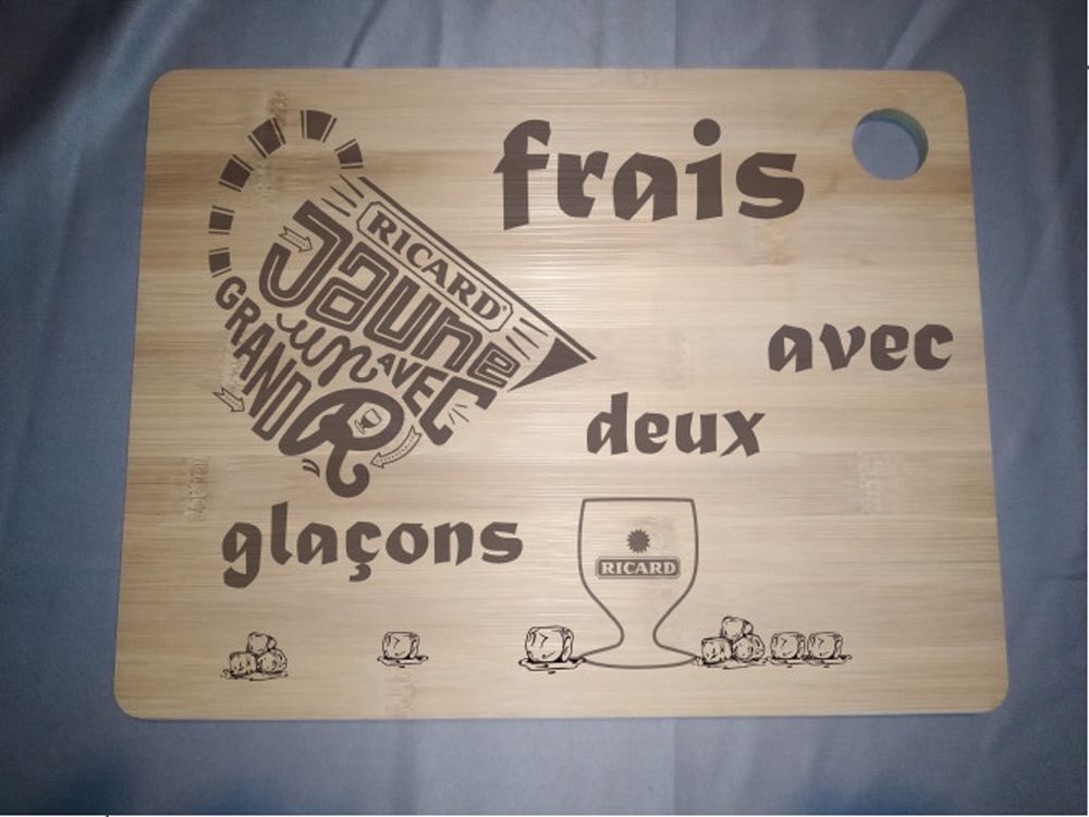 planche a d�couper bambou ricard frais avec deux gla�ons 10 Grenant (52)