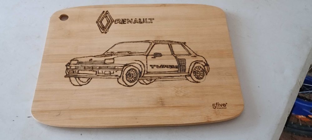Planche �    d�couper ou a tapas Renault 5 Turbo 10 Montescot (66)