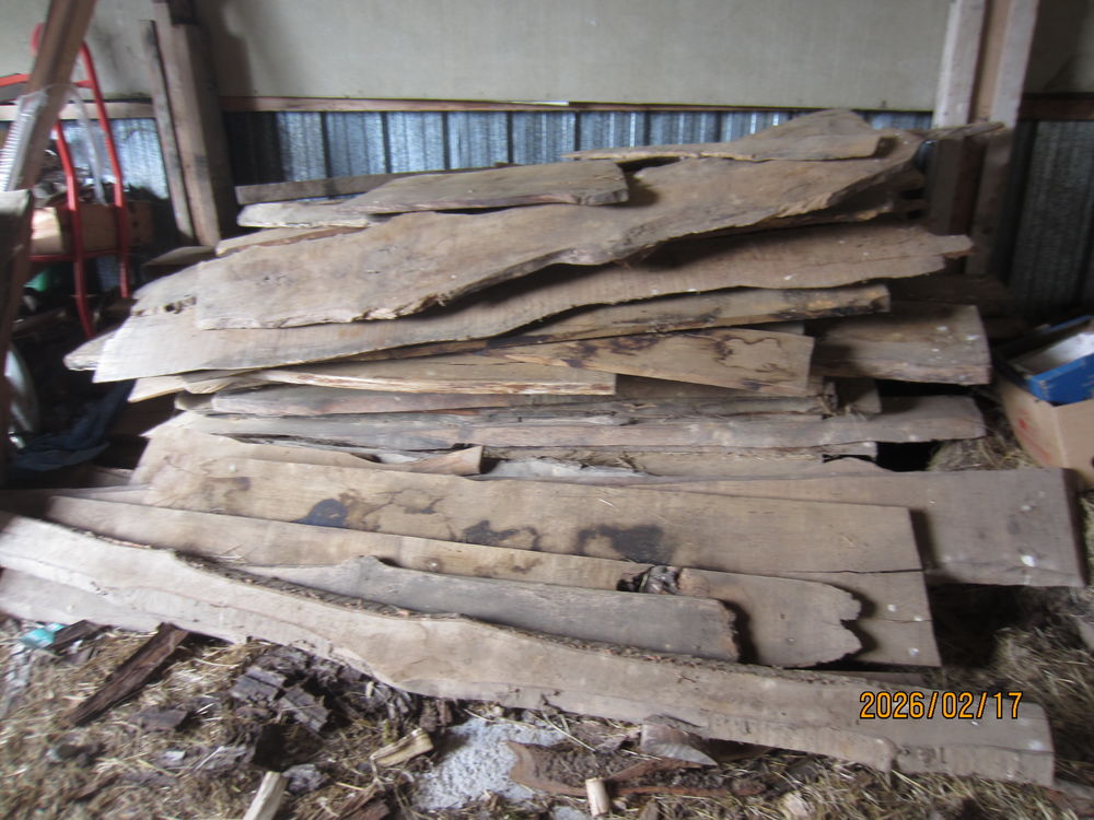 planches ,,panneaux plateaux bois d�coupes de billes 600 Bretenoux (46)