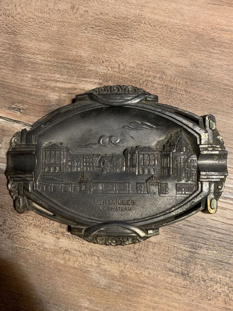 Plaque / cendrier en �tain motif  \'\' Ch�teau de Versailles  \'\' 30 Saleilles (66)