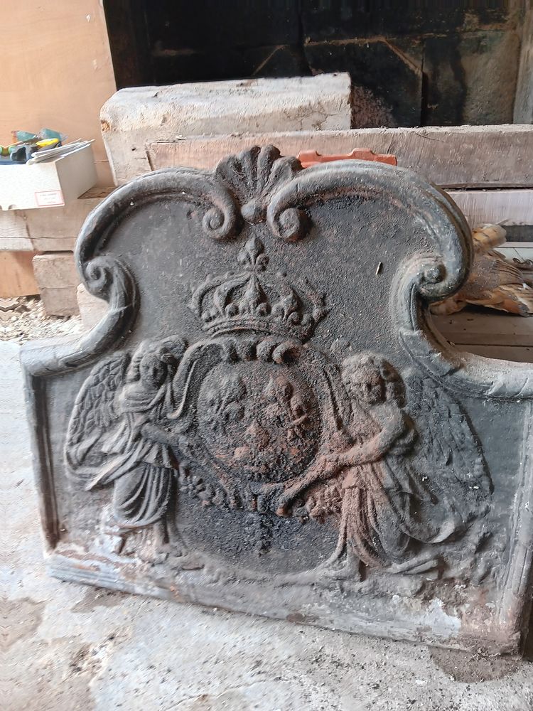 Plaque de chemin�e du 18em si�cle 64�64. 200 Saint-Priest (69)