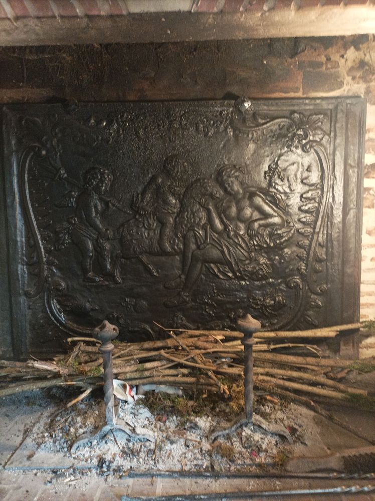 Plaque de chemin�e ancienne 200kg 1000 Mailly-le-Ch�teau (89)