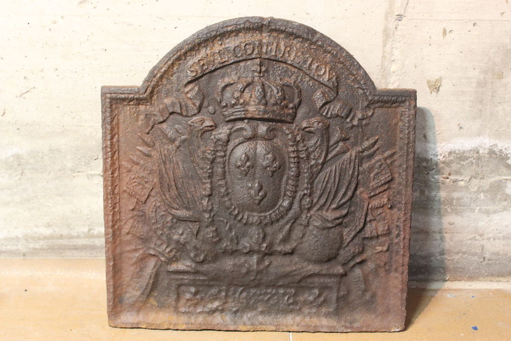 Plaque de chemin�e en fonte tr�s ancienne. 220 Lentilly (69)