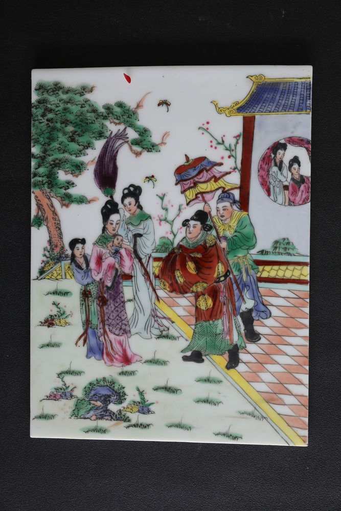 PLAQUE CHINOISE PEINT A LA MAIN FAMILLE ROSE  8 PERSONNAGES 400 Saint-�tienne (42)