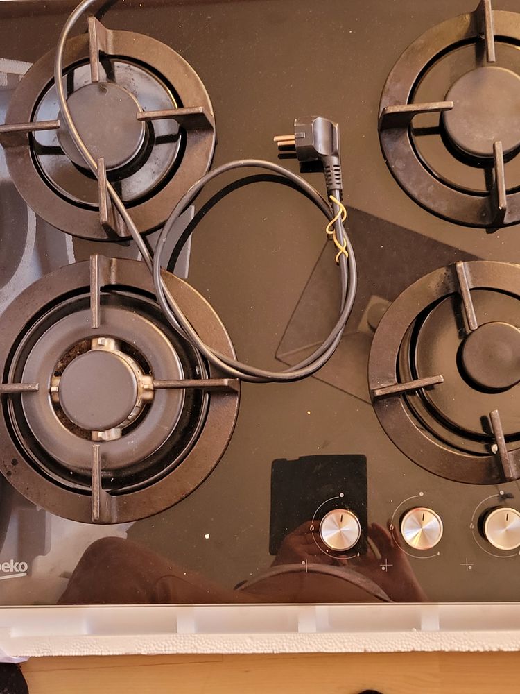 Plaque de  cuisson (gaz ou �lectrique) 
Tr�s peu servie 100 Chenim�nil (88)