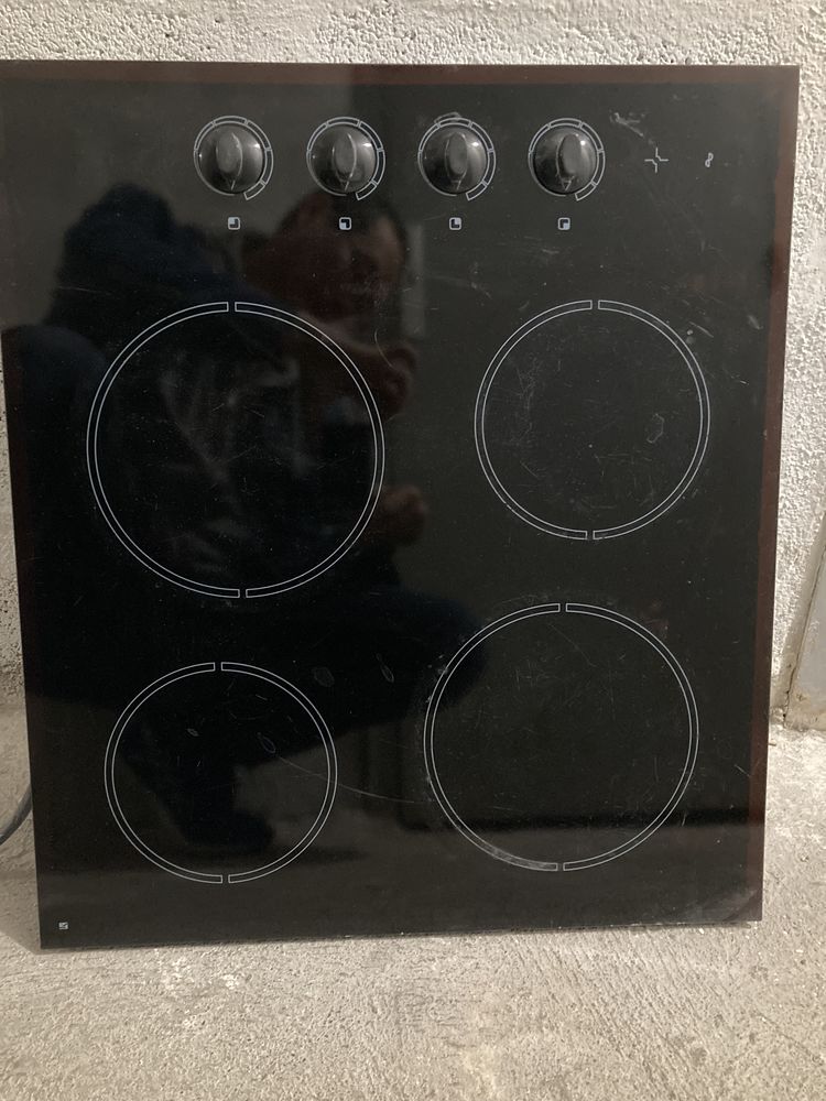 Plaque de cuisson vitroc�ramique 40 Cannes (06)