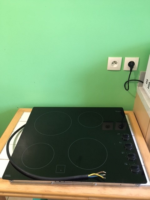 Plaque �lectrique vitroc�ramique. 120 Rouen (76)