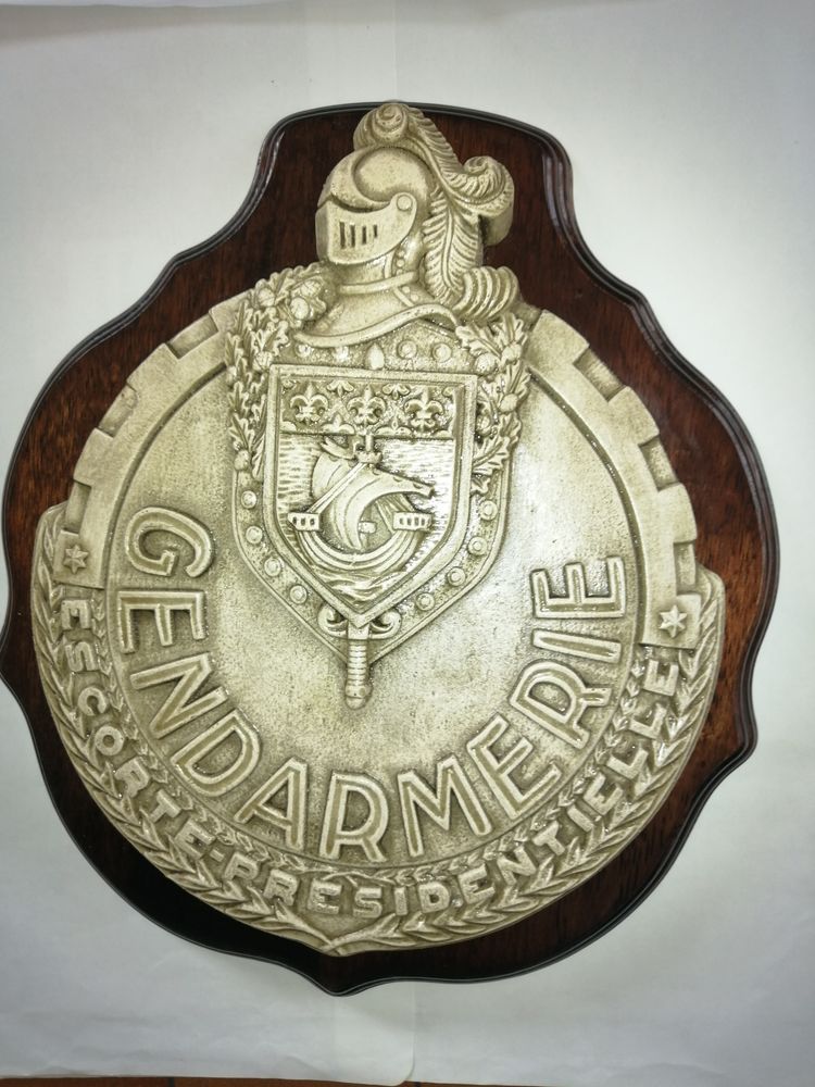 Plaque escorte pr�sidentielle 50 Saujon (17)