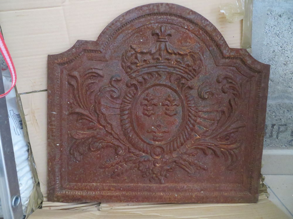 Plaque en fonte de chemin�e 18i�me Louis XIV R�gence 300 Trizay (17)