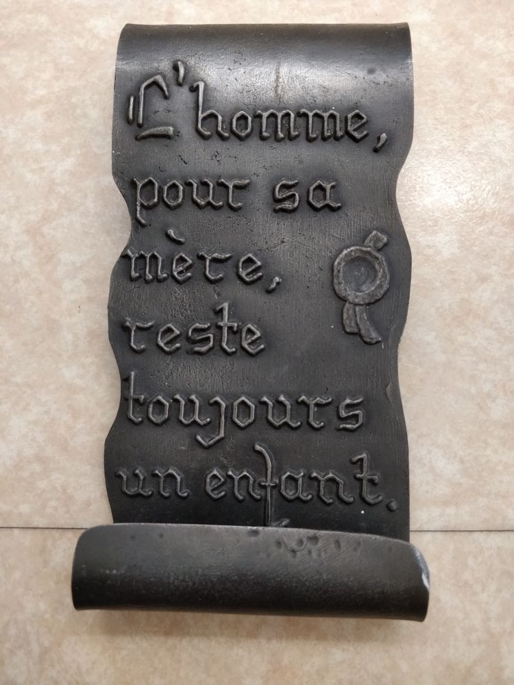 plaque métallique gravé parchemin avec citation 8 Asnières-sur-Seine (92)