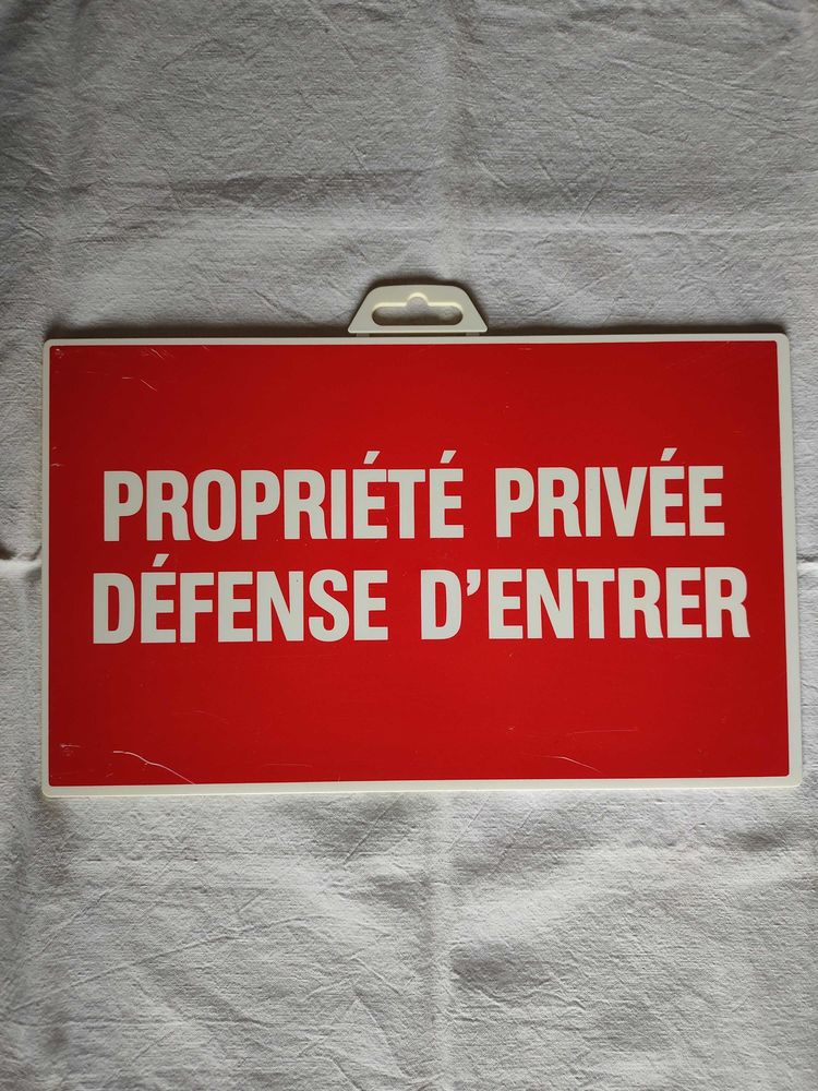 Plaque en plastique propri�t� priv�e d�fense d'entrer 8 Avermes (03)