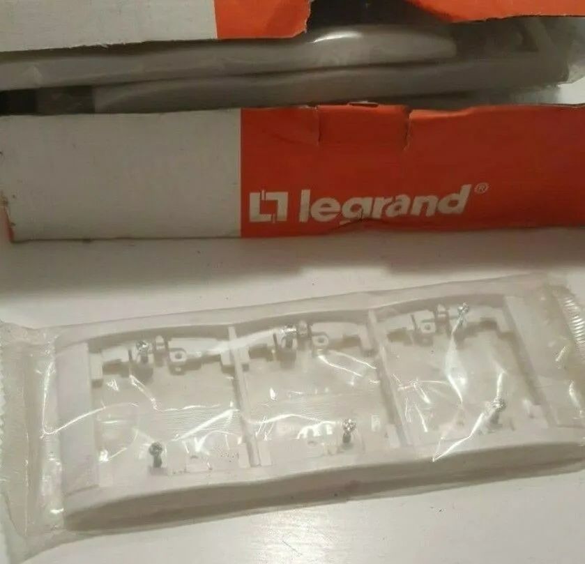 plaque triple verticale legrand sagane opalis neuve 12 Ligug� (86)