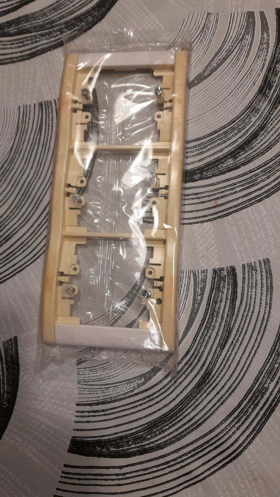 plaque triple verticale legrand sagane pollen neuve 8 Ligug� (86)