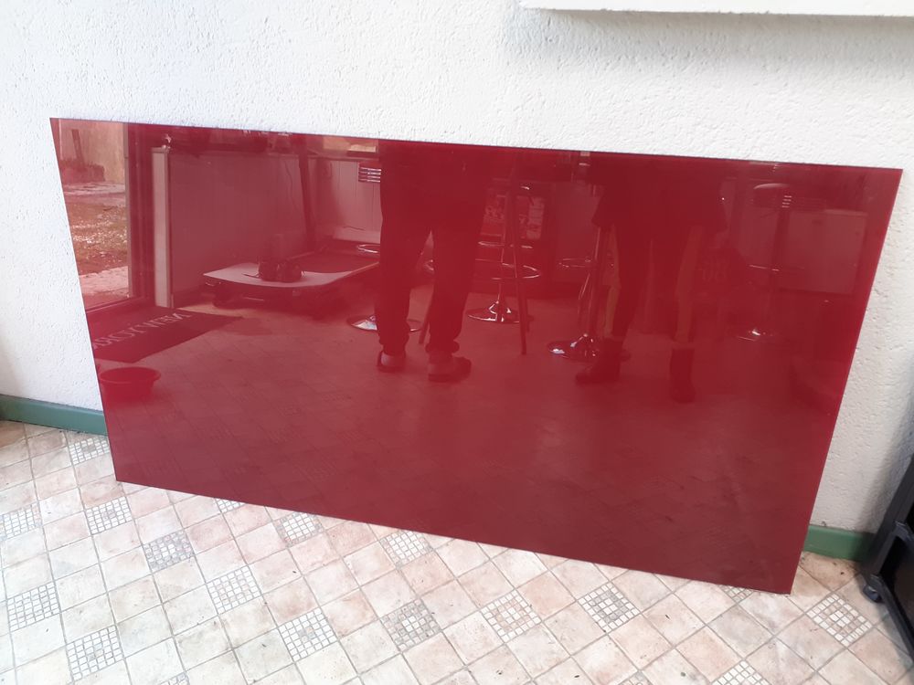 Plaque verre rouge. 86 cm/ 153 cm.  30 euros. 30 Pl�vin (22)