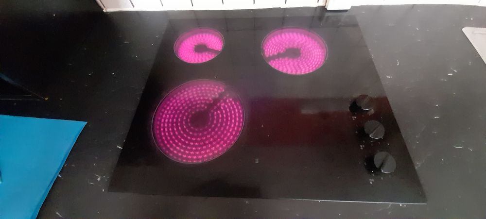 PLAQUE VITROCERAMIQUE 3 FEUX 80 Saint-Pol-de-L�on (29)