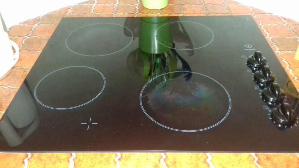 Plaque vitroc�ramique 30 Louailles (72)