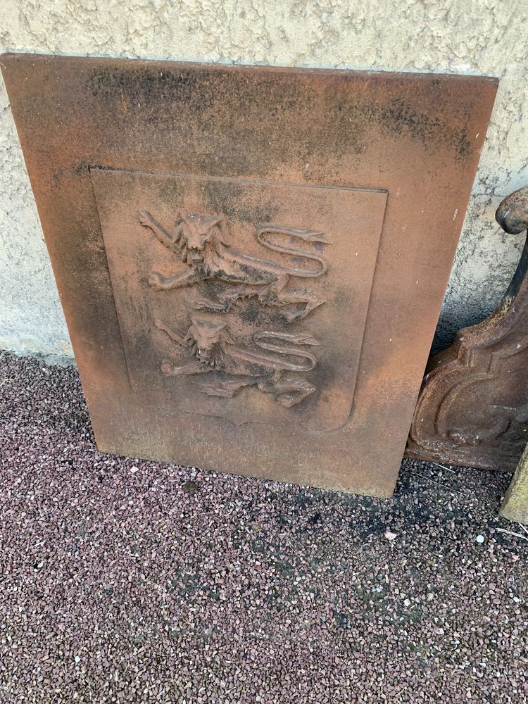 3 Plaques de chemin�e anciennes en fonte 150 Saussay (28)