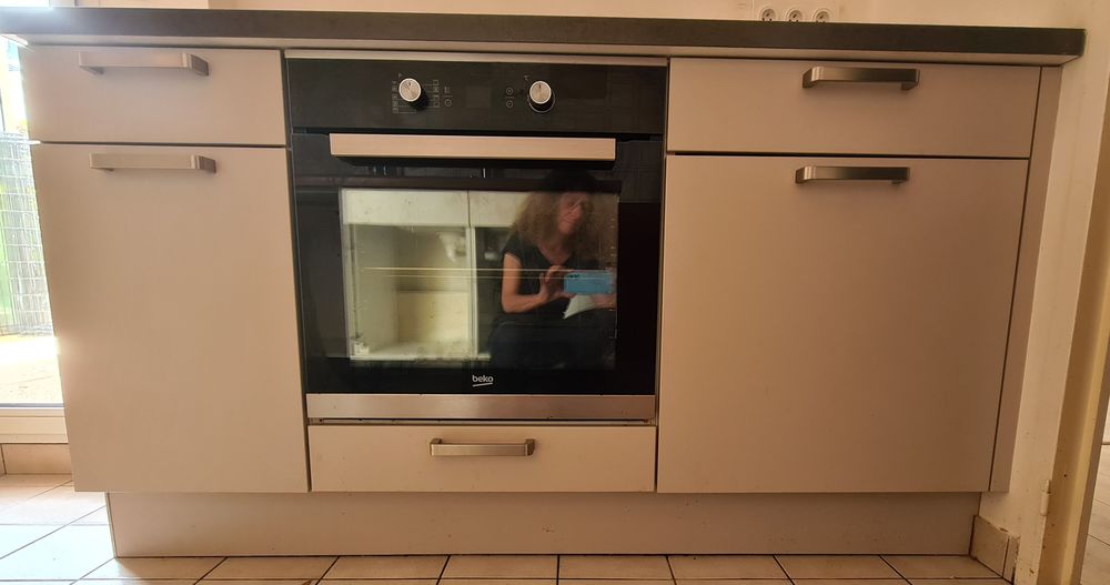 Plaques � induction, four � pyrolyse et hotte int�gr�s 400 Saint-Nazaire (44)