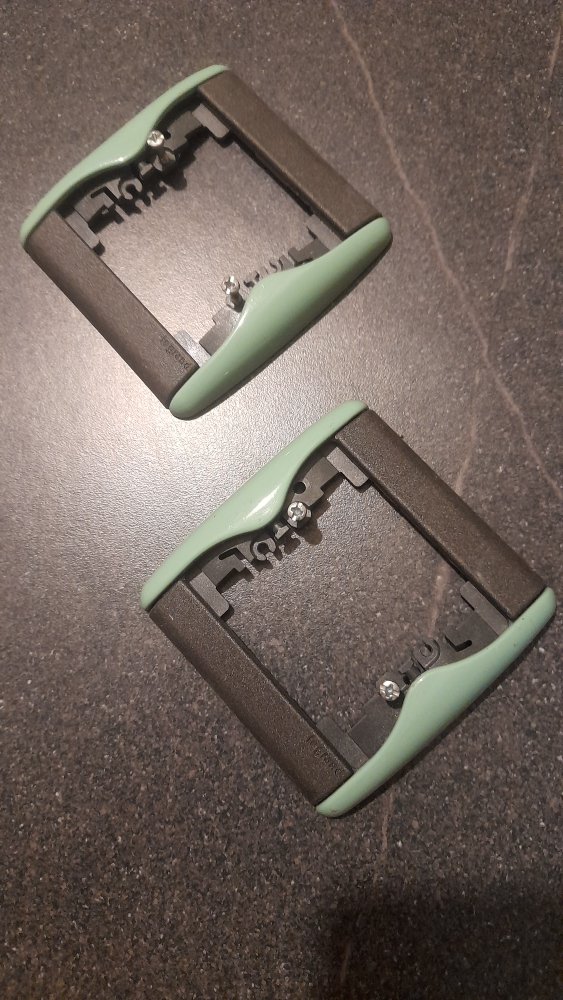 2 plaques legrand sagane xelio metal vert laqu� 18 Ligug� (86)