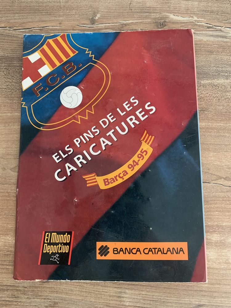 Plaquette de 21 Pin's    Caricatures du bar�a 55 Saleilles (66)