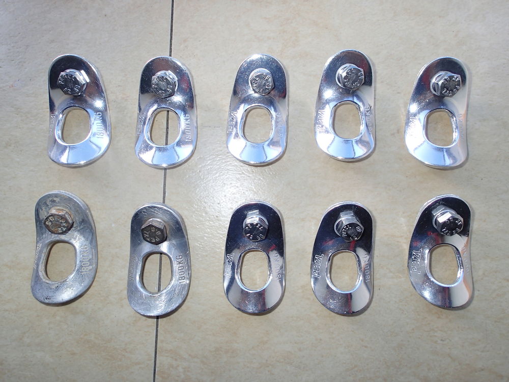 Lot de 14 plaquettes Petzl pour la sp�l�o 20 Bordeaux (33)