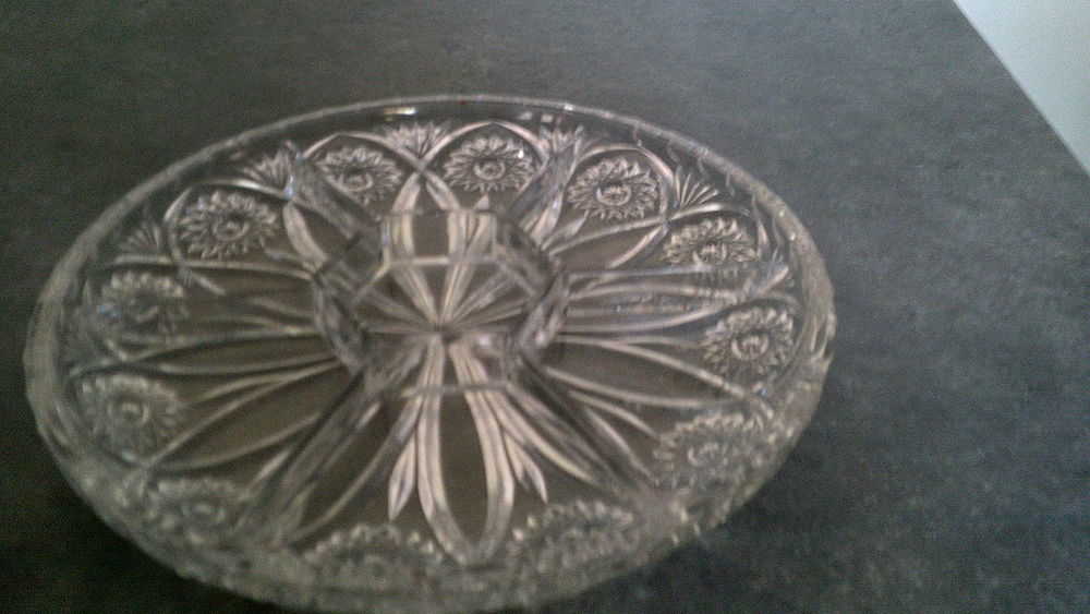 PLAT A  APERITIF EN CRISTAL 10 Ostricourt (59)