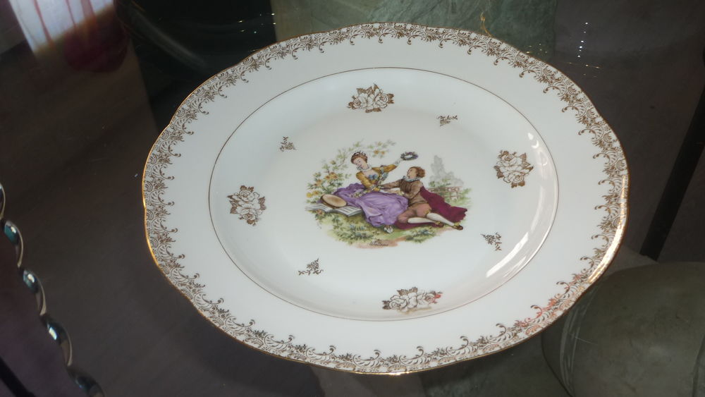 Plat  J.V Authentique d�cor Watteau 12 Agen (47)