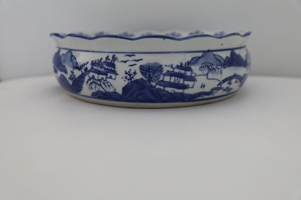 PLAT  CHINOIS  MOTIF PAYSAGE ET MAISON 80 Saint-�tienne (42)