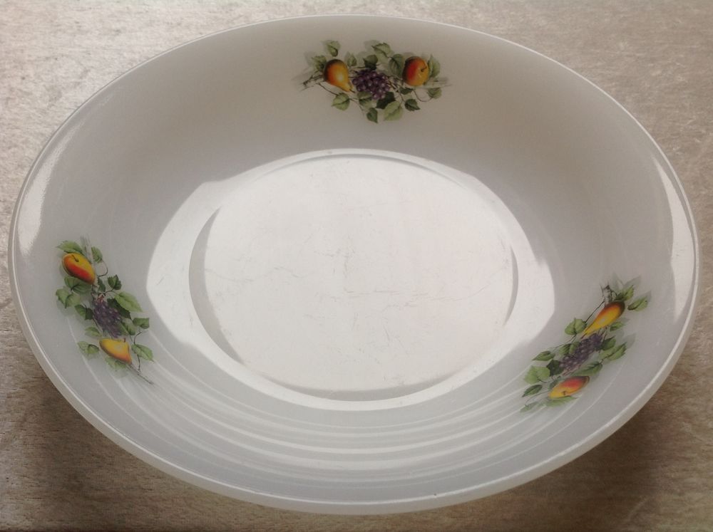 PLAT CREUX ARCOPAL   FRUITS DE FRANCE   EN TRES BON ETAT
14 Tr�gunc (29)