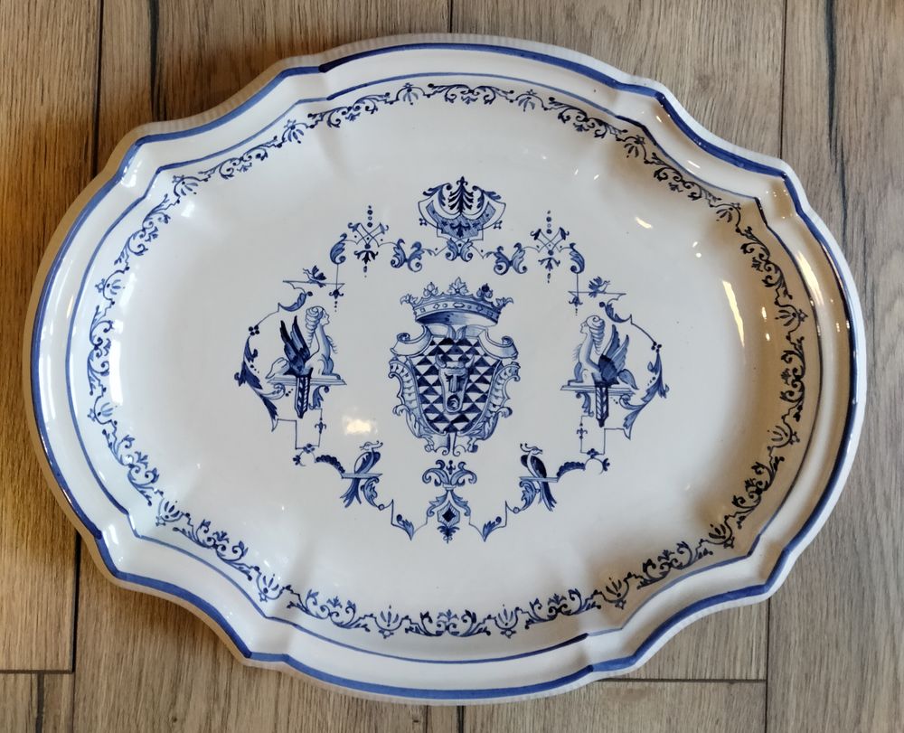 Plat creux  �Moustiers� . 40 Vierzon (18)