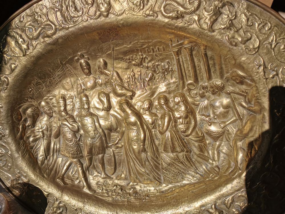 Plat en cuivre repouss� 80 Charleville (51)