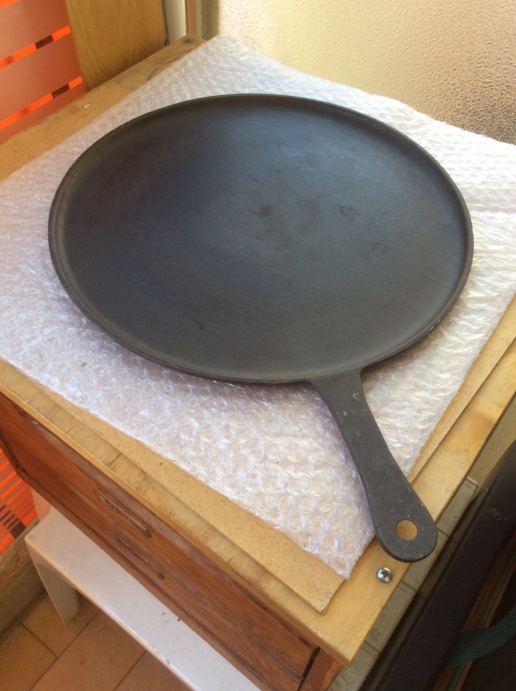 plat en fonte pour pizza 15 Nice (06)