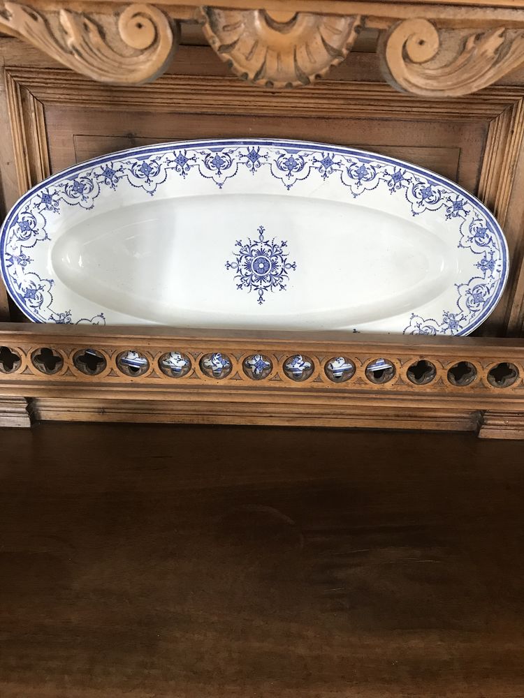 Plat oval Moustier Ste Marie d'�poque dessin � la Berain 200 Toulon (83)