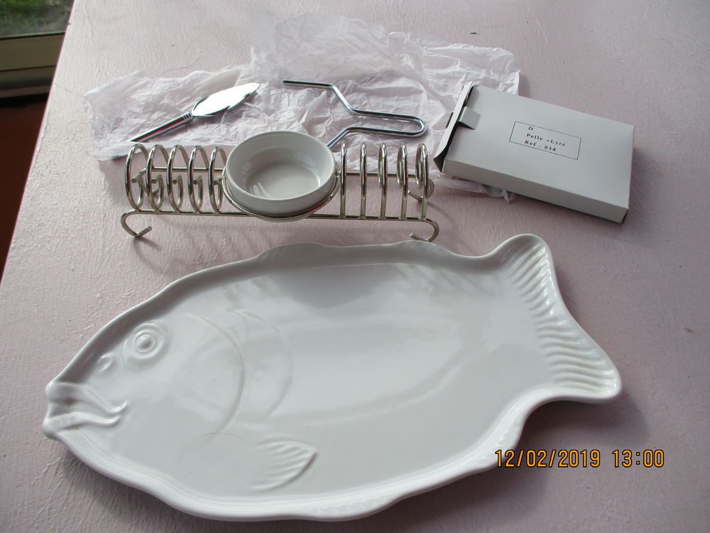 Plat pour saumon + Porte toasts chrom�. 15 Le Vernois (39)