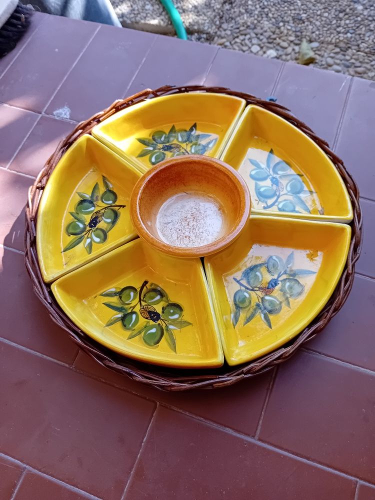 Plat de service ap�ritif provencal
5 Le Pradet (83)