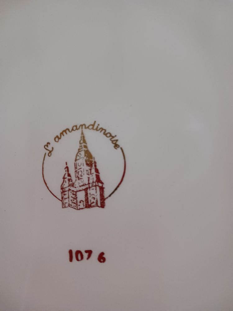 Plat � tarte  l'amandinoise  poin�onn� et num�rot� 20 Marchiennes (59)