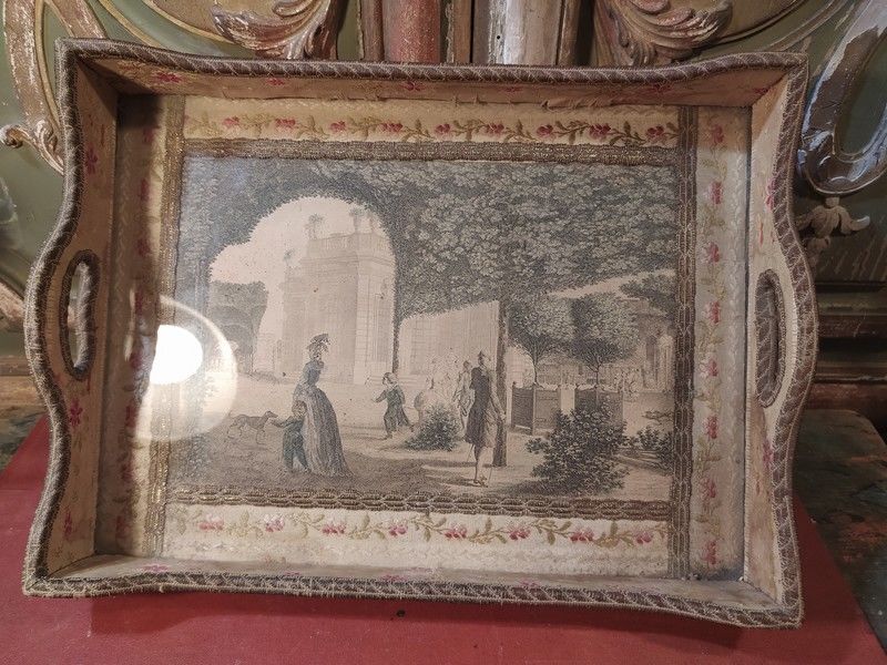 Plateau de Boudoir en Bois et Soie Gravure Style XVIII�me 120 Loches (37)