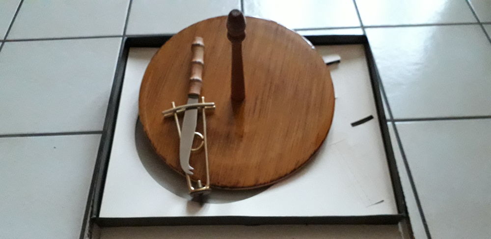 PLATEAU � FROMAGE OU AUTRE QASI'NEUF. 12 Fr�vent (62)