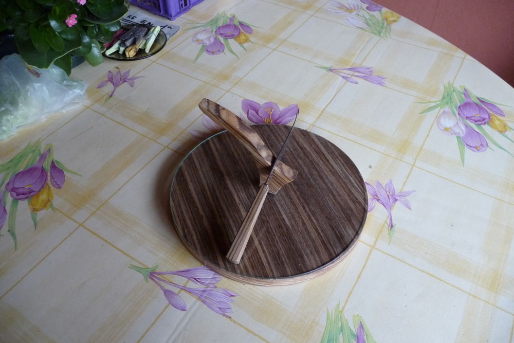 Plateau � fromages tournant d�montable
avec couteau
8 Saint-Fons (69)