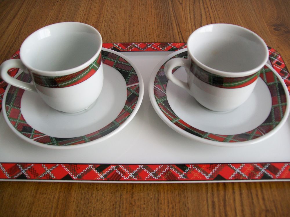 Set plateau m�lamine + 2 tasses et sous-tasses, neuf 7 Reims (51)