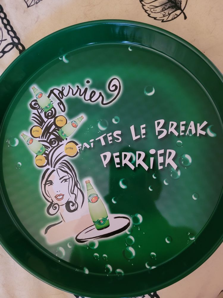 Plateau Perrier en m�tal 15 Paris 19 (75)